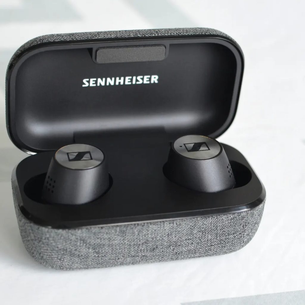 how to connect sennheiser earbuds