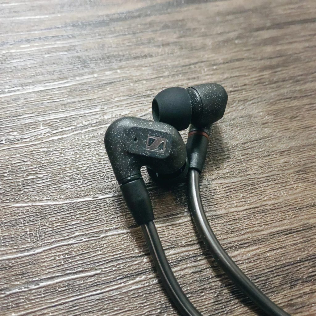 how to connect sennheiser earbuds